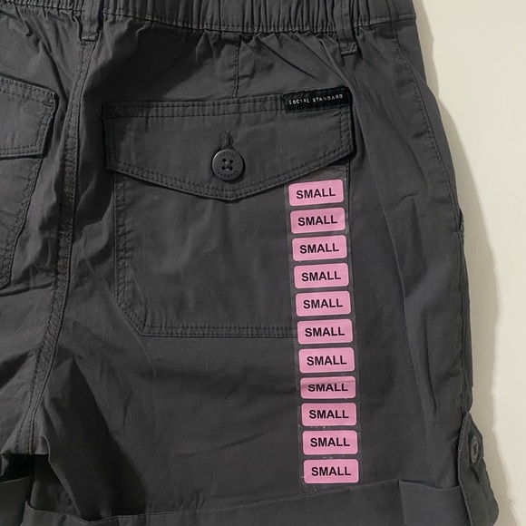 NWOT Women's Gray Shorts - Picture 5 of 6